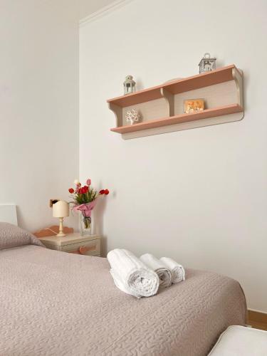 Кровать или кровати в номере Radames House