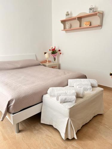 Кровать или кровати в номере Radames House