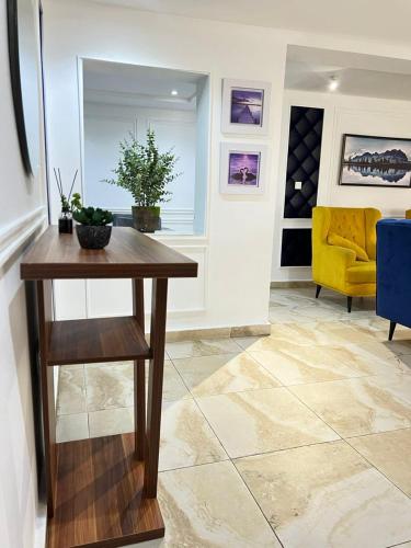 Χώρος καθιστικού στο Tastefully Furnished Two bedrooms Wuye