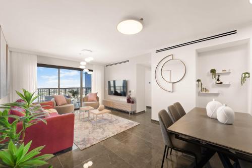 Χώρος καθιστικού στο Luxury Apartment in the Heart of Jerusalem Stunning Panoramic Views