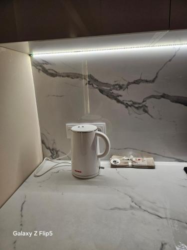 a coffee cup sitting on top of a counter at Bingo city centar in Sarajevo