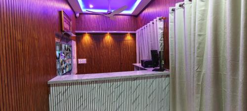 TV a/nebo společenská místnost v ubytování V R S Luxury AC Dormitory