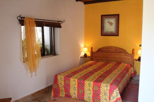 a bedroom with a bed and a window at Casa da Timenina Privates Rooms in São Brás de Alportel