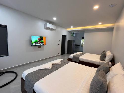 Ένα ή περισσότερα κρεβάτια σε δωμάτιο στο Family Motel