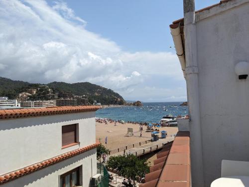 Afbeelding uit fotogalerij van Hotel Capri in Tossa de Mar