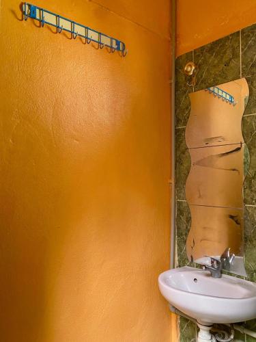 Ein Badezimmer in der Unterkunft Dar Relax Hostel, Gorges de Todra