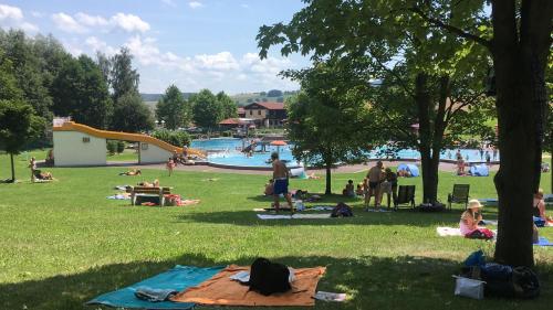Kolam renang di atau dekat dengan Ferienheim Mosbach