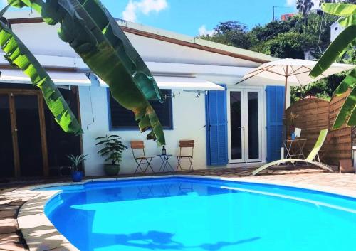 Bazén v ubytování Chambre indépendante donnant sur piscine nebo v jeho okolí