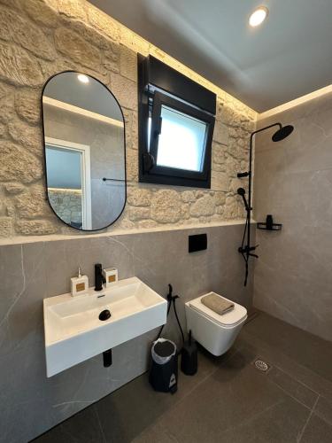 Ένα μπάνιο στο Exclusive new villa with private pool - 4BR