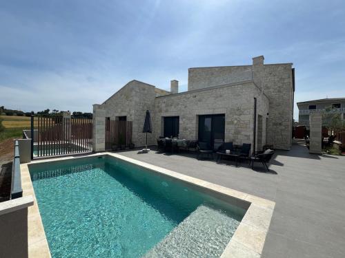 Πισίνα στο ή κοντά στο Exclusive new villa with private pool - 4BR