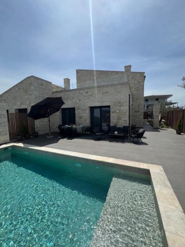 Πισίνα στο ή κοντά στο Exclusive new villa with private pool - 4BR