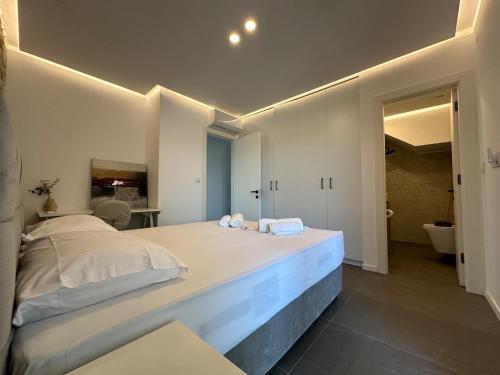 Ένα ή περισσότερα κρεβάτια σε δωμάτιο στο Exclusive new villa with private pool - 4BR