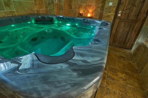 a jacuzzi tub in a room at Penzión MALINO in Ružomberok