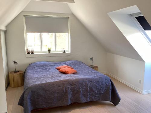 Postel nebo postele na pokoji v ubytování Dejlig feriehus i den gamle bydel