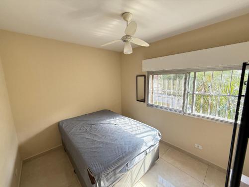 Katil atau katil-katil dalam bilik di Pé na Areia Praia do Canto do Forte IV