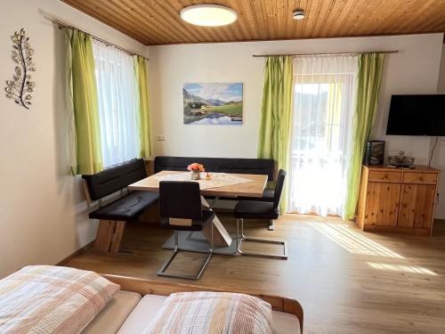 Fotografie z fotogalerie ubytování Hotel Gasthof Seeblick v destinaci Zeutschach