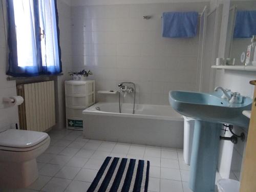 a bathroom with a sink and a tub and a toilet at La Martlona in Riccione