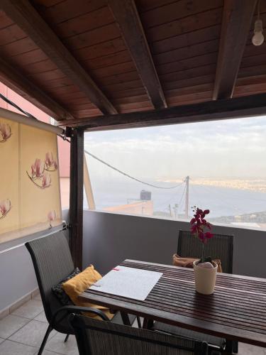 a table and chairs with a view of the golden gate bridge at Azure Loft in Rodia