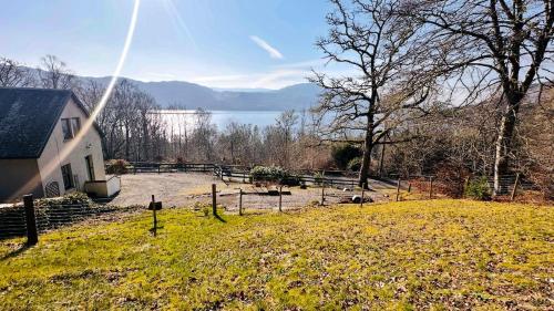 Galeriebild der Unterkunft Lodge on Loch Ness - Loch Views! in Invermoriston