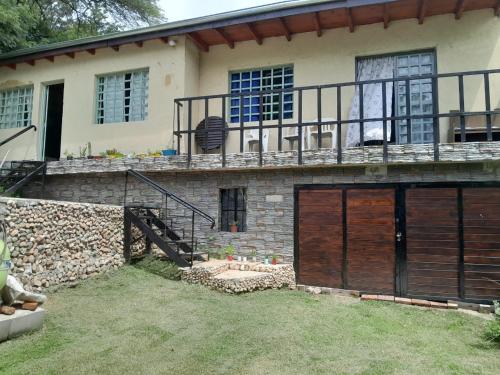 El edificio en el que está la casa vacacional