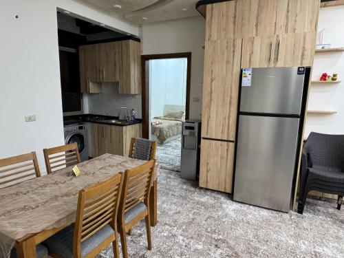 Kuchyň nebo kuchyňský kout v ubytování شقه مفروشه حديثة ذات أطلالة جميلة ومكان هادئ