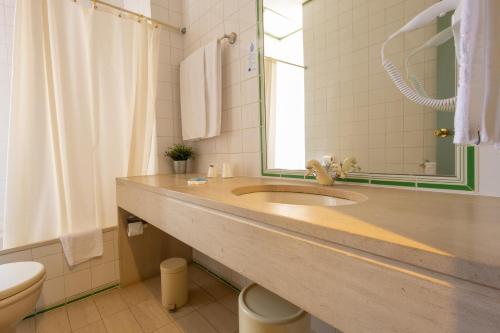 Koupelna v ubytování Hotel Universal