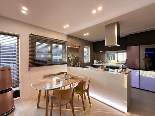 a kitchen and dining room with a table and chairs at Cozy Aori house in Seoul