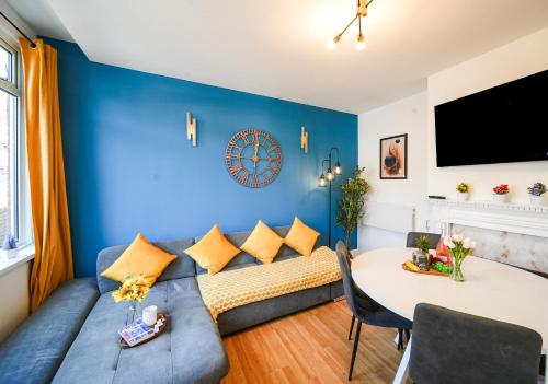 a blue living room with a couch and a table at Open Mind Property - HotTub, 7 Guests & Parking in Portsmouth
