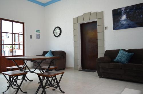 a living room with a table and a couch at Hotel del Capitán de Puebla in Puebla