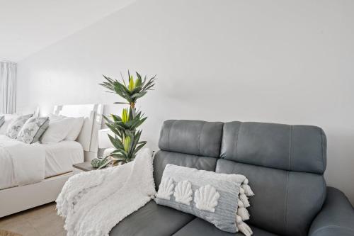Χώρος καθιστικού στο Beach Front 2 Bed Condo - Pool & Tiki Bar