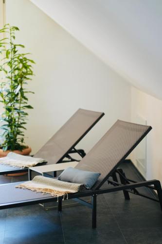 aption of a table and a chair in a room at Exklusive Dachgeschoß-Suite mit Sauna & Terrasse in Waidhofen an der Ybbs