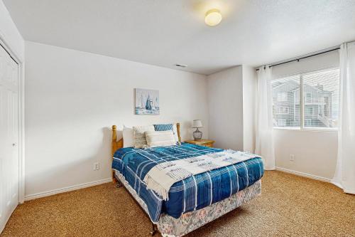 Postel nebo postele na pokoji v ubytování Harbor Village 14-Plex Condo 116