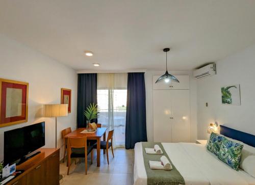 EL ESTUDIO DE LA PLAYA Sunny Holidays Benalbeach