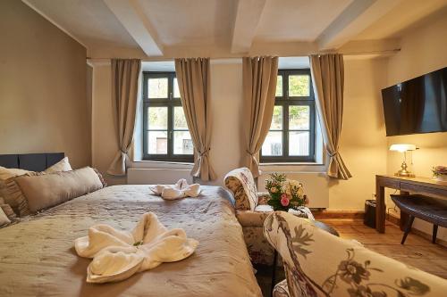 Postel nebo postele na pokoji v ubytování Schinkel Ferienunterkünfte UNESCO Welterbestadt Quedlinburg, beste Lage inklusive Parkplatz & Kurtaxe
