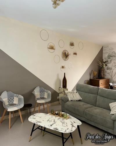 a living room with a couch and two chairs at Part des Anges - Gîte Hautvillers in Hautvillers