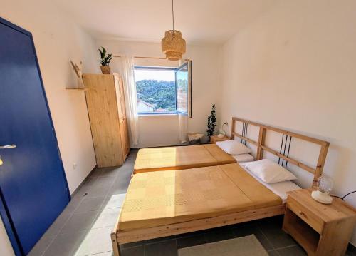 Postel nebo postele na pokoji v ubytování Spacious Apt with Panoramic Sea View