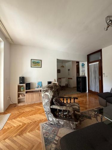 Posezení v ubytování Apartman Mariana - Peaceful Stay Near The Beach