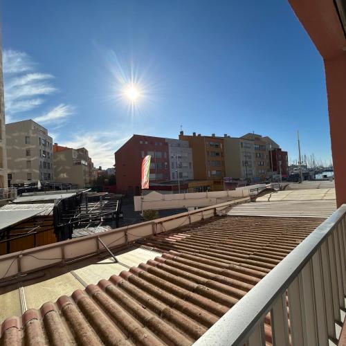 Climatisé et Spacieux avec Terrasse, Centre Port et Proche Mer - 6 Personnes