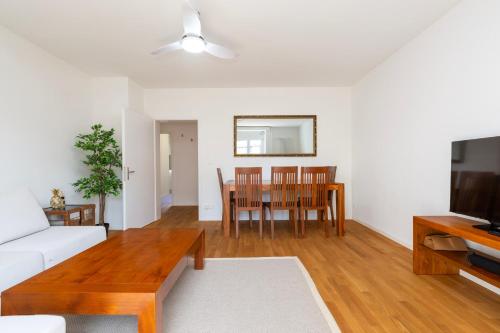 Gemini Zurich Apartment 2B - Downtown 2BR Deluxe Apt