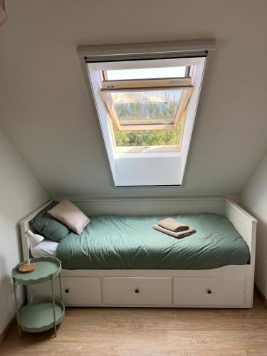 Cama o camas de una habitación en Biebrzaski - dom nad Biebrzą