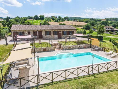 The swimming pool at or close to Agriturismo Il Falco