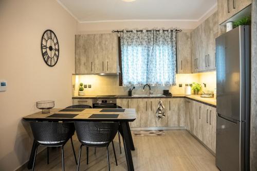 a kitchen with a table and chairs and a refrigerator at Reggina Apartment in Arta
