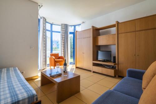 Marina Orada Apartment with Pool - 900m from the Beach