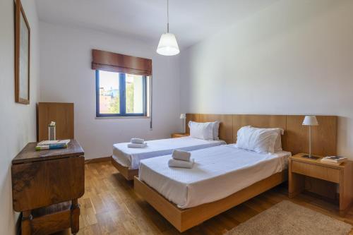 Ένα ή περισσότερα κρεβάτια σε δωμάτιο στο Marina Orada Apartment with Pool - 900m from the Beach