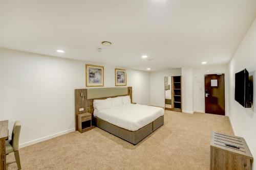 OYO Plymouth Central Hotelにあるベッド