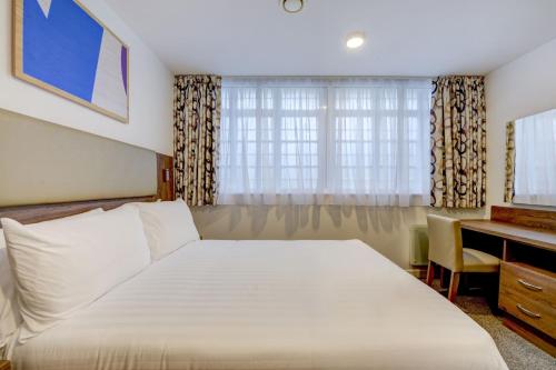 OYO Plymouth Central Hotelにあるベッド