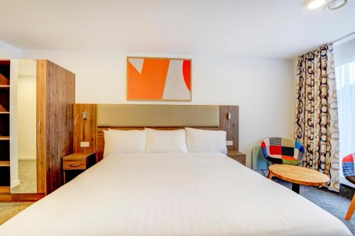 OYO Plymouth Central Hotelにあるベッド