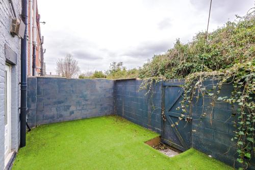 a privacy fence with a gate in a yard at 17 Anfield House sleeps 12 7min walk to stadium in Liverpool