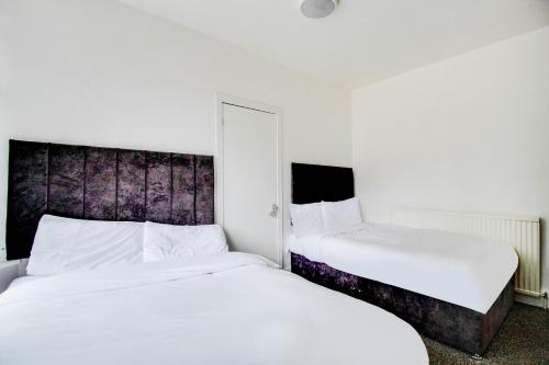 Cama o camas de una habitación en The Longlands Hotel