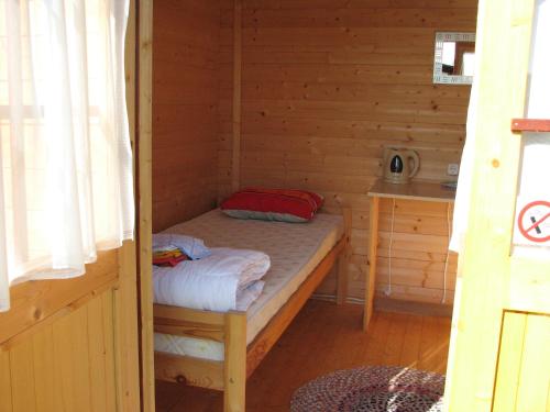 Un pat sau paturi într-o cameră la Kolkja Holiday Centre